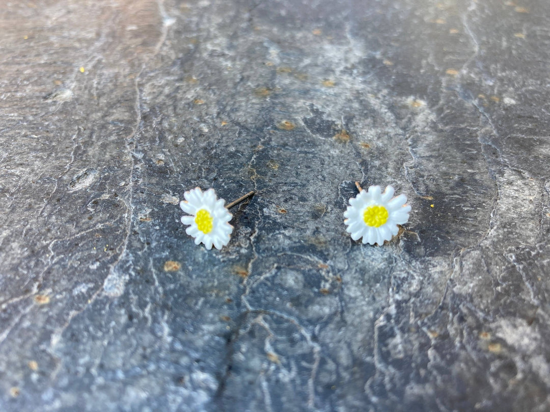 Daisy Flower Post Stud Earrings - Birch & BrackenEARRINGS