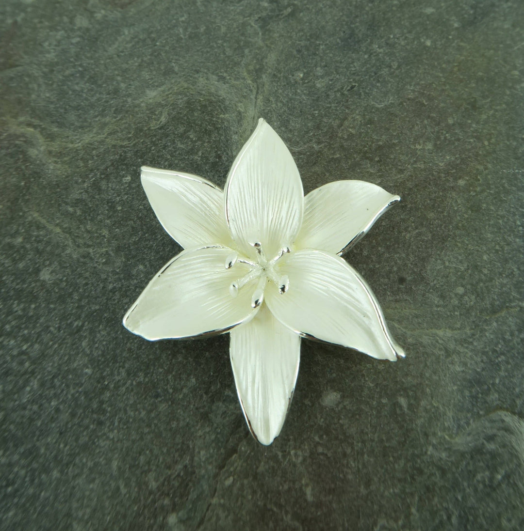 White Lily Flower Brooch - Birch & BrackenBROOCH